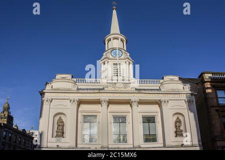 Die weiße Hutcheson's Hall, ehemaliges Krankenhaus und derzeit ein Restaurant in der Ingram Street, Merchant City Glasgow Stockfoto