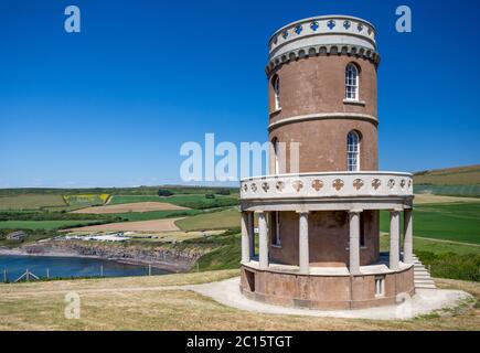 Clavell Tower mit Blick auf die Kimmeridge Bucht entlang der Dorset Jurassic Küste Stockfoto