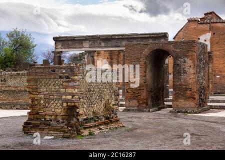 Gemeindeämter im Forum Romanum (Foro Civile di Pompei) in der historischen Stadt Pompeji, UNESCO-Weltkulturerbe, Italien Stockfoto