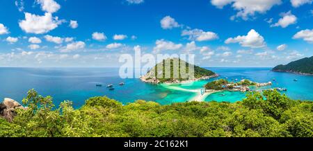 Panorama der Insel Nang Yuan, Koh Tao, Thailand an einem Sommertag Stockfoto