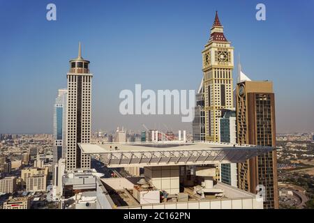 Dubai / Vereinigte Arabische Emirate - 1. Februar 2020: Blick auf den Hubschrauberlandeplatz im Wolkenkratzer des Finanzzentrums von Dubai Stockfoto