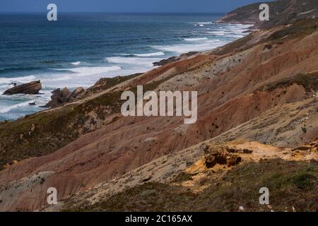 Foz do Arelho, Portugal - riesiger goldener Sandstrand und klares blaues Wasser im Westen des Landes - 'Lagoa de Óbidos' Stockfoto