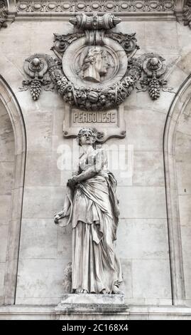 Architektonische Details der Opera National de Paris: Tanz Fassade Skulptur von Carpeaux. Stockfoto