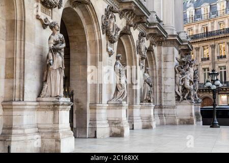 Architektonische Details der Opera National de Paris: Tanz Fassade Skulptur von Carpeaux. Stockfoto