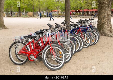 Paris, Frankreich, 28. März 2017: Fahrräder zu vermieten in Paris Frankreich Stockfoto