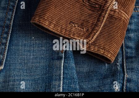 Cord-Ärmel an Jeans. Stockfoto