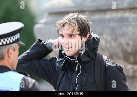 LEEDS, ENGLAND - 14. JUNI - eine große Anzahl von Menschen versammeln sich, um an der friedlichen Demonstration während der BLM-Protest auf dem Millennium Square, Leeds am Sonntag, 14. Juni 2020 teilzunehmen. (Kredit: Emily Moorby - MI News) Kredit: MI Nachrichten & Sport /Alamy Live Nachrichten Stockfoto