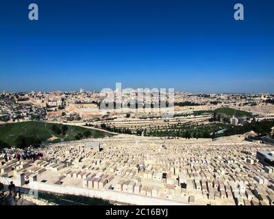 Panoramablick vom Ölberg auf die Altstadt von Jerusalem, Israel. Stockfoto
