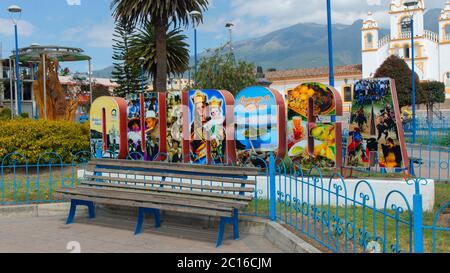 Quito, Pichincha / Ecuador - Februar 17 2019: Blick auf den zentralen Park der Stadt Quiroga. Es ist eine Gemeinde des Kantons Cotacachi Stockfoto