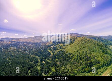 Berge Grat bei Sonnenuntergang Licht. Schöne Naturlandschaft. Europa, Karpaten Stockfoto