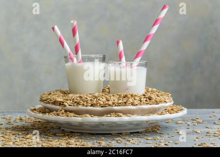 Frischen Hafer Milch trinken. Gesunde Ernährung Zutat, Molkerei Themen Stockfoto