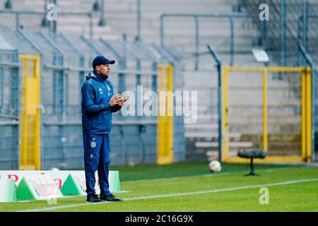 Mannheim, Deutschland. Juni 2020. Fußball: 3. Spielklasse, SV Waldhof Mannheim - Bayern München II, 32. Spieltag, im Carl-Benz Stadion. Der Münchner Trainer Sebastian Hoeneß gibt Anweisungen. Quelle: Uwe Anspach/dpa/Alamy Live News Stockfoto