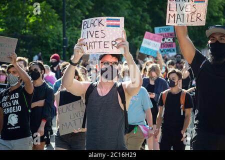 Juni 13, 2020. Roxbury, MA. Tausende versammelten sich im Franklin Park für eine Mahnwache, um das Bewusstsein für schwarze Transgender-Rechte zu schärfen und Geld für die zu sammeln