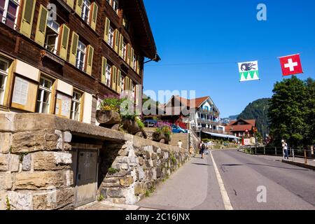 Lauterbrunnen schweizer Dorf , berühmtes Ziel in Jungfrau Region, Berner Oberland, Schweiz. Stockfoto
