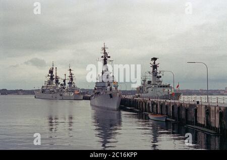 Amerikanisches Kriegsschiff Richmond K. Turner, Zerstörer Lütjens, Zerstörer 5 (D179) und dänisches Kriegsschiff, Marinestützpunkt, Oktober 1981, Kiel, Schleswig-Holstein, Deutschland Stockfoto