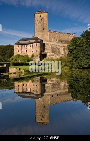 Schloss Kost über dem See im Gebiet Český ráj in Kralovehradecky kraj (Region Hradec Králové), Tschechische Republik Stockfoto