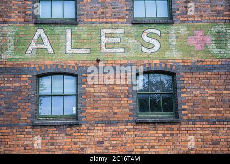 Die Joule's Stone Ales Brewery und Trent und Mersey Canal in Stone, Staffordshire und Standort der Crown Wharf Development Stockfoto