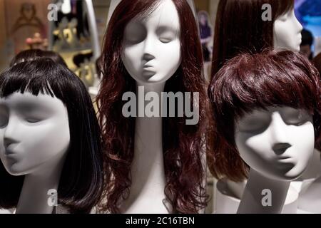 Braun fake Hair mannequin Stockfoto