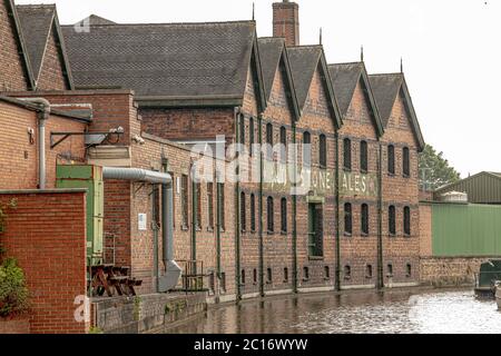 Die Joule's Stone Ales Brewery und Trent und Mersey Canal in Stone, Staffordshire und Standort der Crown Wharf Development Stockfoto