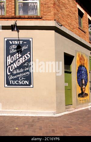 Wunderschönes Wandbild, das Black Lives Matter von Camilla an der Wand des Hotel Congress in Downtown Tucson AZ unterstützt Stockfoto