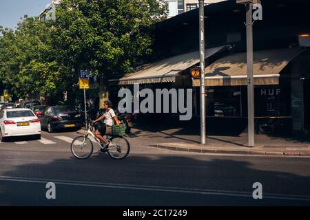 Radfahrer auf der Straße, Stadt Tel Aviv Israel. Stockfoto