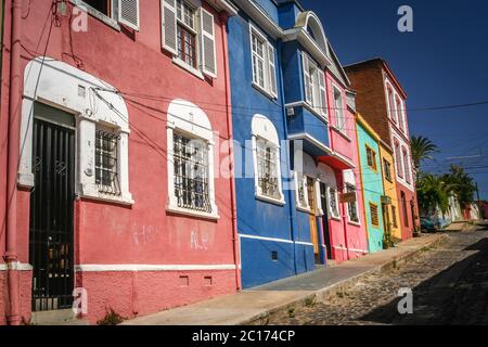 Bunte Straße in Valparaiso Stockfoto