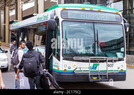 New Orleans Louisiana, Louis Armstrong New Orleans International Airport, MSY, Bodentransport, Expressbus, Bus, Haltestelle, Jefferson Parish, Jet, öffentliches T Stockfoto