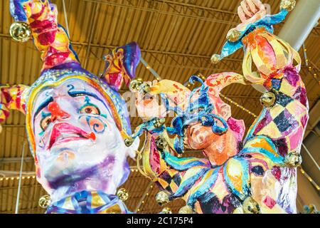 New Orleans Louisiana, Hafen von New Orleans, Riverwalk Marktplatz, Mardi Gras Thema, Dekor, Innenarchitektur, Karneval, Maskerade, Narr, Joker, Kopf, dreifach Stockfoto