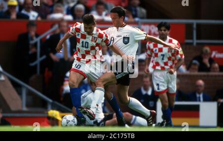 Grossbritannien. April 2020. Fußball, firo: 23. Juni 1996 Fußball-Europameisterschaft Europameisterschaft 1996 Viertelfinale, K.O.-Phase, Archivfoto, Archivbilder Deutschland - Kroatien 2: 1 Duelle, Zvonimir Boban, Versus, Fredi Bobic Quelle: dpa/Alamy Live News Stockfoto