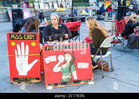 New Orleans Louisiana, French Quarter, Decatur Street, Jackson Squarepsychic Lesung, Frau weibliche Frauen, Schild, Palmlesung, Tarot-Karten, Touristenfalle, Parano Stockfoto