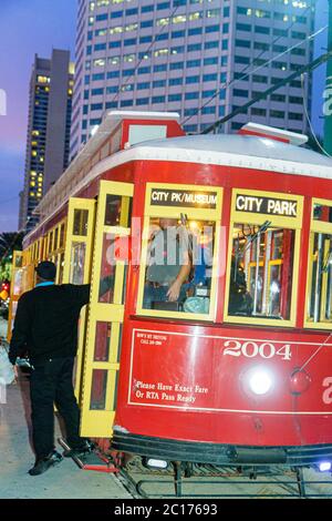 New Orleans Louisiana, Regional Transit Authority, RTA, öffentliche Verkehrsmittel, Canal Street Straßenbahnlinie, Haltestelle Canal Street, Straßenbahn, Trolley, Ausgang, Schwarz-Schwarz Stockfoto