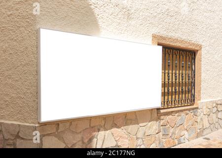Modell. Leere rechteckige Form Schild an alten Gebäudewand Stockfoto