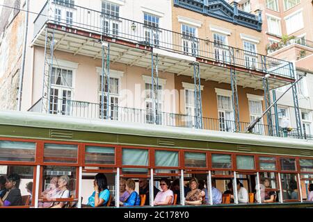 New Orleans Louisiana, Garden District, St. Charles Avenue, Regional Transit Authority, RTA, St. Charles Straßenbahn Linie, Straßenbahn, Trolley, schwarze Frau weiblich wom Stockfoto