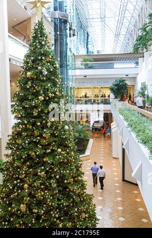 New Orleans Louisiana, Canal Street, Geschäfte am Canal Place, Shopping Shopper Shopper Shopper Shops Geschäfte Markt Märkte Marktplatz Kauf Verkauf, Retail Store st Stockfoto