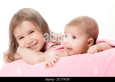 Zwei kleine Mädchen der Schwestern Stockfoto