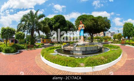 Nueva Loja, Sucumbios / Ecuador - 5. Januar 2020: Blick auf den Parque de la Madre im Zentrum der Stadt Nueva Loja, auch bekannt als Lago Agrio Stockfoto