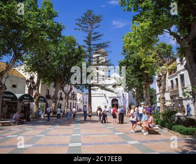 Iglesia El Salvador, Plaza Cavana, Nerja, Costa Del Sol, Provinz Malaga, Andalusien, Spanien Stockfoto