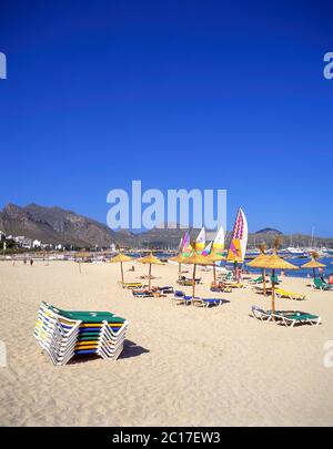 Blick auf den Strand, Puerto Pollensa (Port de Pollenca), Pollenca Gemeinde, Mallorca (Mallorca), Balearen, Spanien Stockfoto