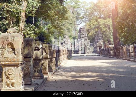 Ruinen des Eingangstors des Tempels (12. Jahrhundert), Siem Reap, Kambodscha Nordtor Angkor Thom Stockfoto