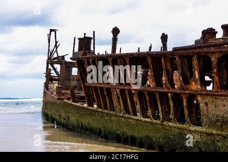 Maheno Wrack auf 75 Mile Beach gestrandet, Fraser Island, Queensland, Australien Stockfoto