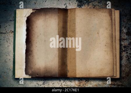 Alte Bücher über Beton und Schmutz. Stockfoto