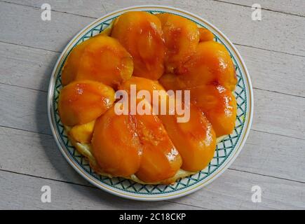 Eine Mango Tarte Tatin umgedrehter Kuchen Stockfoto