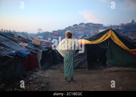 Rohingya-Menschen im Palangkhali-Flüchtlingslager in Cox's Bazar, Bangladesch, Mittwoch, 4. Oktober 2017 Stockfoto