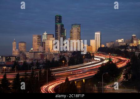 WA16761-00....WASHINGTON - Blick auf die Kreuzung von Interstate 5 und Interstate 90 auf der Südseite der Innenstadt von Seattle. 2019 Stockfoto