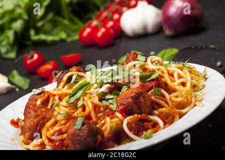 Spaghetti Nudeln mit Fleischbällchen und Tomatensauce Stockfoto