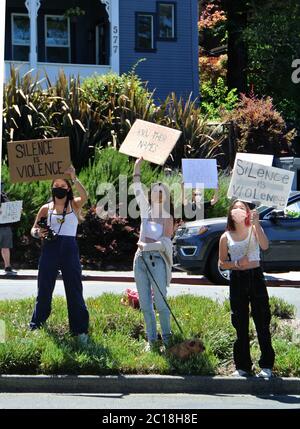 Protestler demonstrieren gegen Rassismus und Unterstützung von schwarzen Leben Angelegenheit Stockfoto