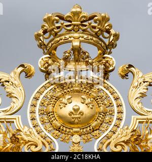 Das goldene Tor des Schlosses von Versailles, oder Chateau de Versailles, oder einfach Versailles, in Frankreich Stockfoto