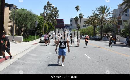 West Hollywood, Kalifornien, USA 14. Juni 2020 EINE allgemeine Sicht der Atmosphäre aller Schwarzen lebt Materie März am 14. Juni 2020 in West Hollywood, Kalifornien, USA. Foto von Barry King/Alamy Stockfoto Stockfoto