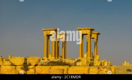 Panorama der Palmyra Säulen Tetrapylon und alte Stadt, zerstört ISIS Syrien Stockfoto