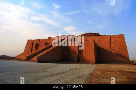 Restaurierte Ziggurat im alten Ur Stockfoto